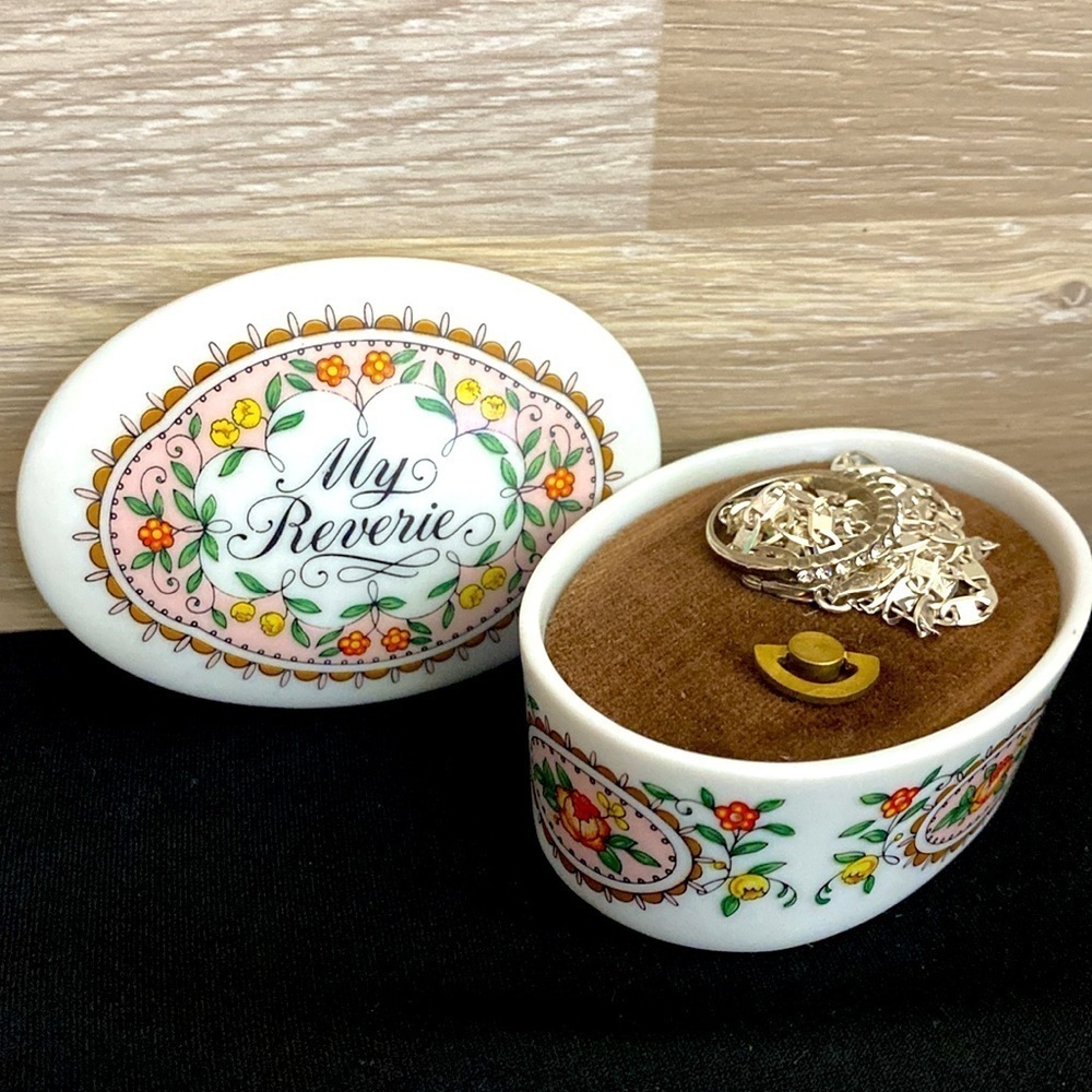 Vintage Porcelain Music Box My Reverie The Melodies of Love Music Box Collection